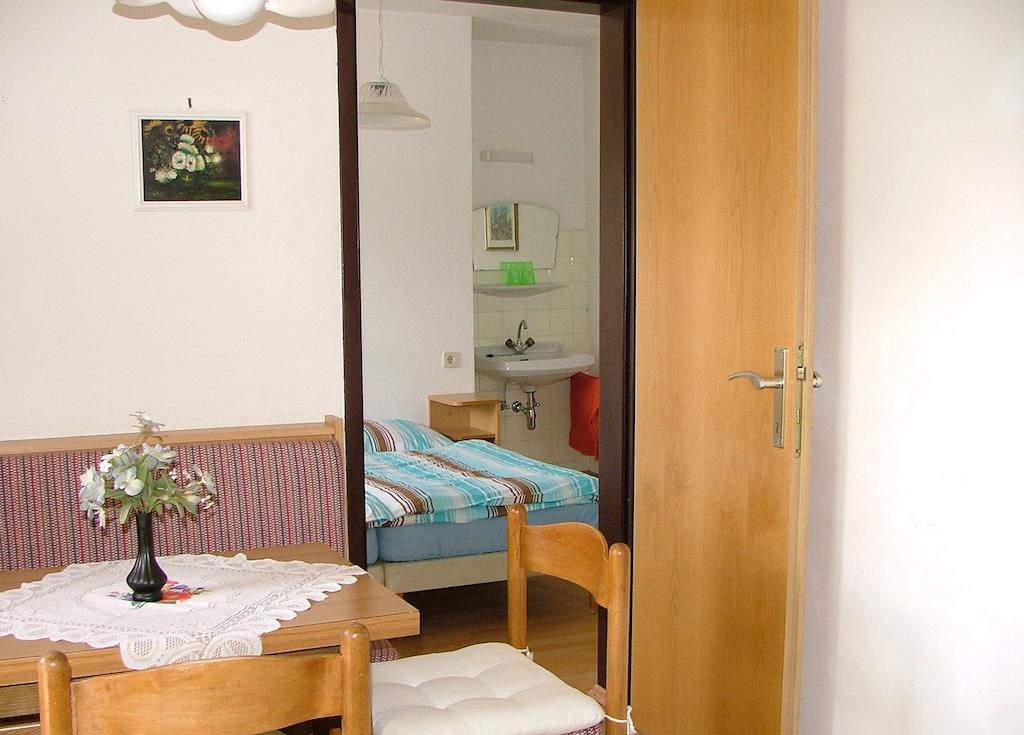 Pension Weiss Apartment Drobollach am Faakersee Room photo